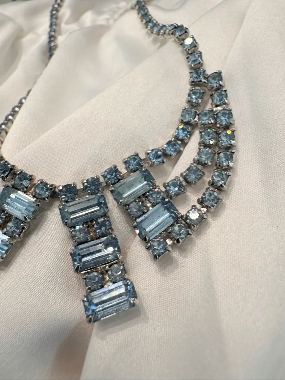 Vintage Art Deco Aquamarine Blue Rhinestone Necklace 15”